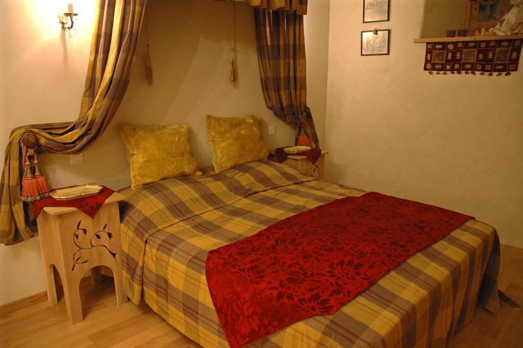 Manoir De La Branche Bed & Breakfast Maen Roch Exterior photo